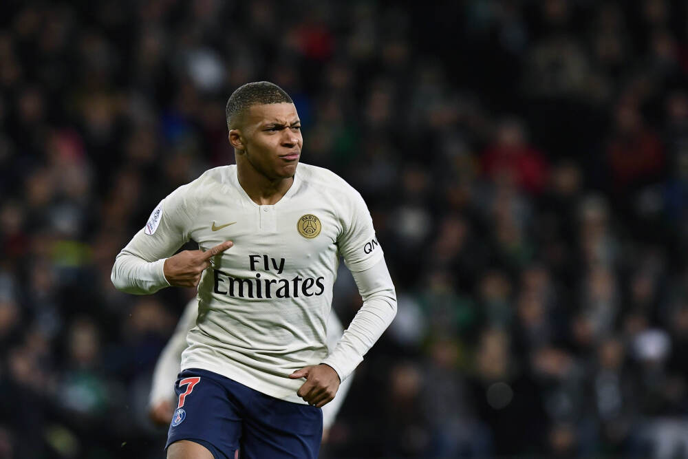 “年入20万”诱惑下，人们涌入河道淘金